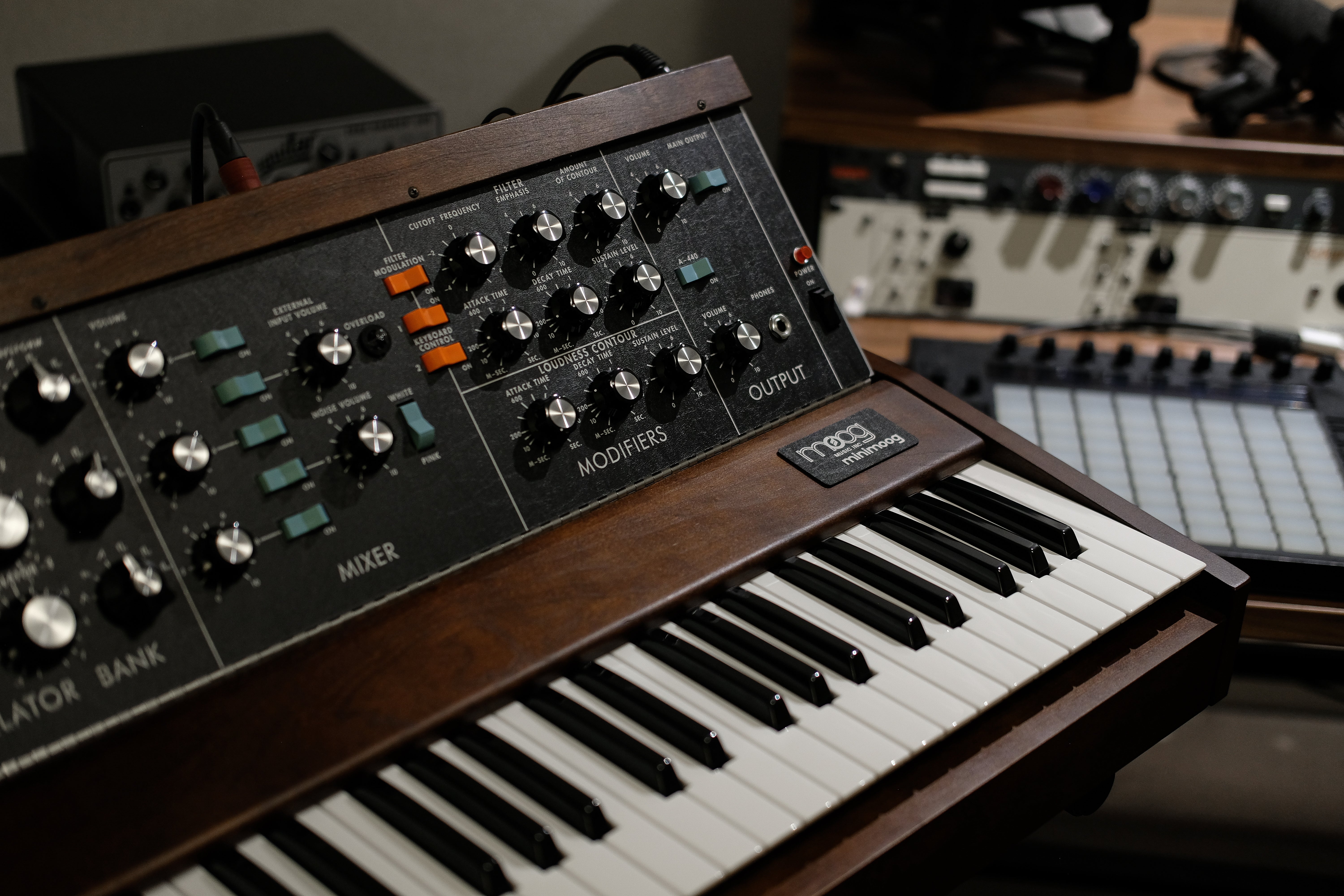 Keyboards & Synthesizers – Replay Guitars