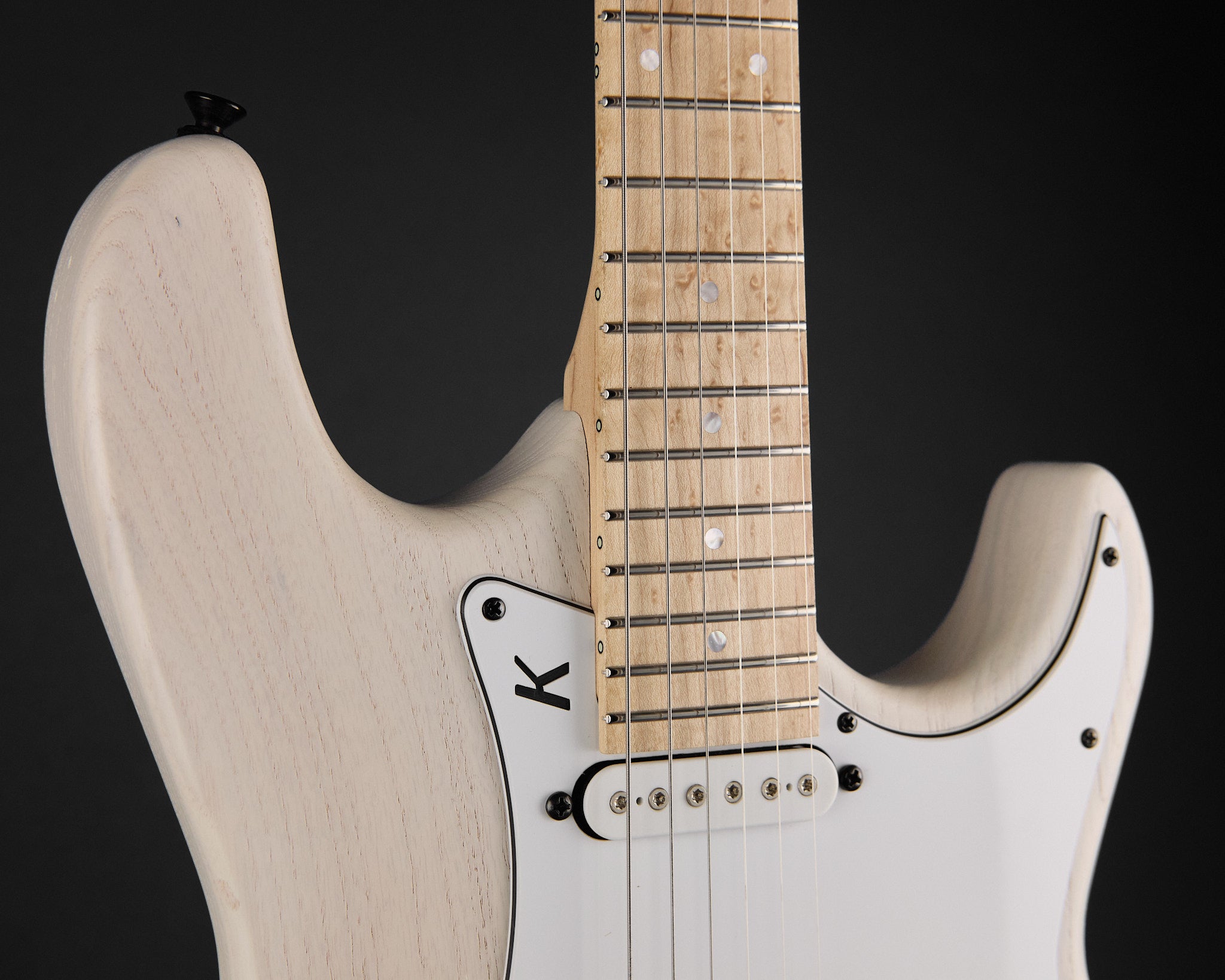 Kiesel Delos White (Second-Hand) – Replay Guitars