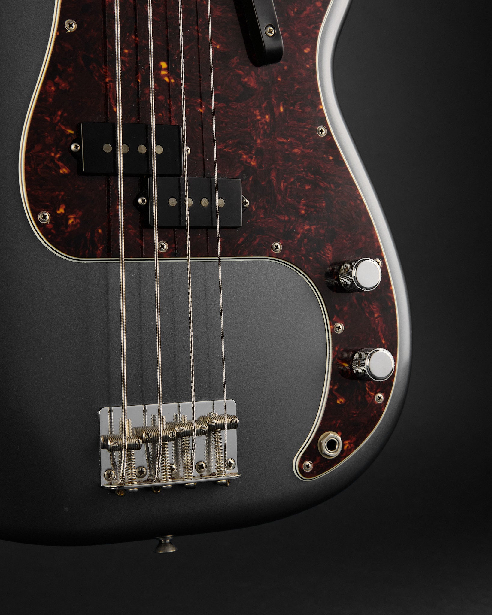 2025 Fender Limited Edition Vintera II Road Worn '60s Precision Bass Charcoal Frost Metallic