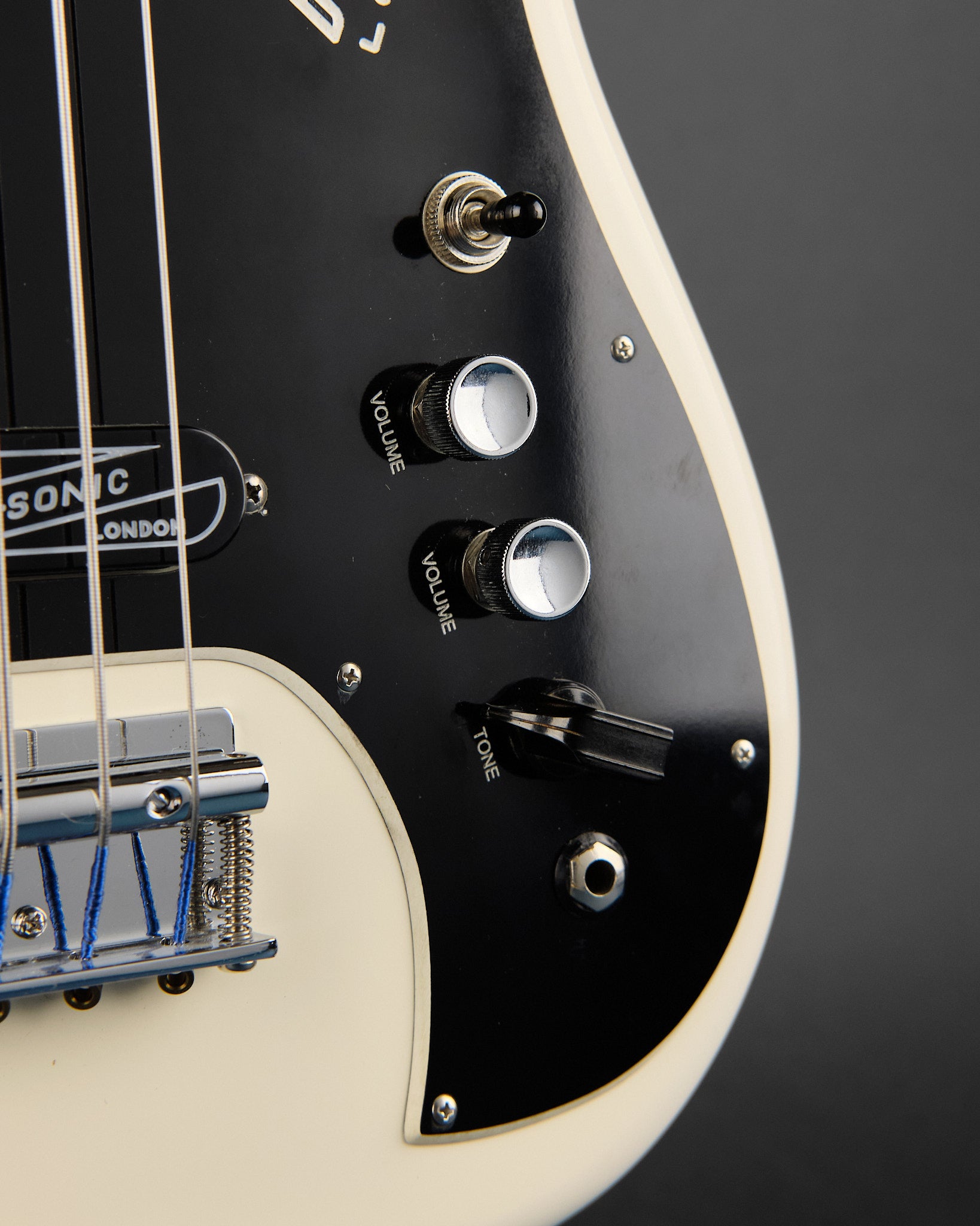 Burns Nu-Sonic Bass White (Second-Hand)