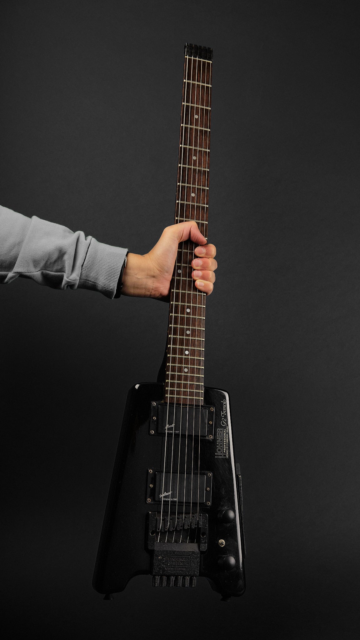 1987 Hohner G2 Tremolo Black