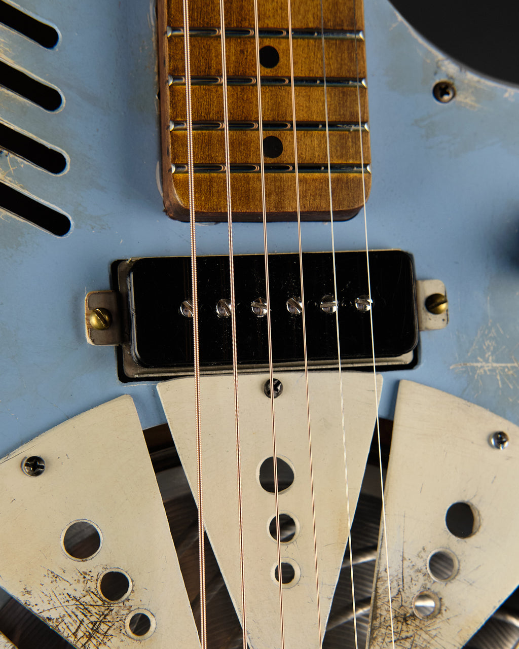 Sea Patrol Custom Guitars SP-38/57 Cutaway Resonator Aged Blue/Orange Crackle - detail photo 1 | Replay Guitars
