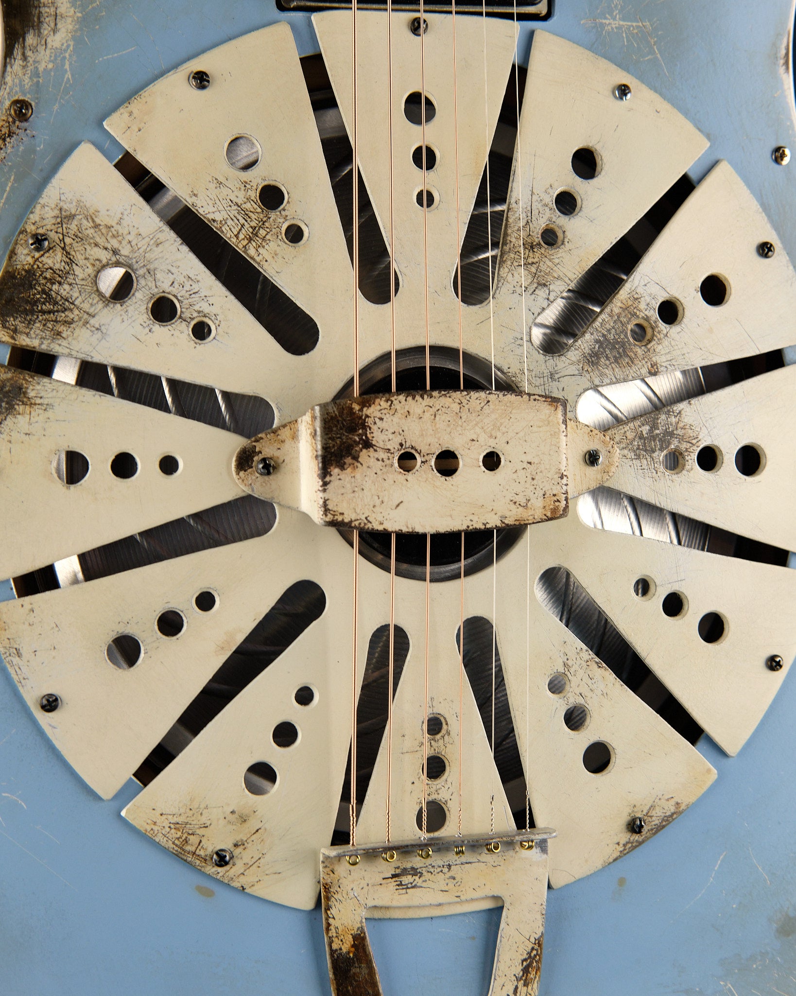 Sea Patrol Custom Guitars SP-38/57 Cutaway Resonator Aged Blue/Orange Crackle - detail photo 2 | Replay Guitars