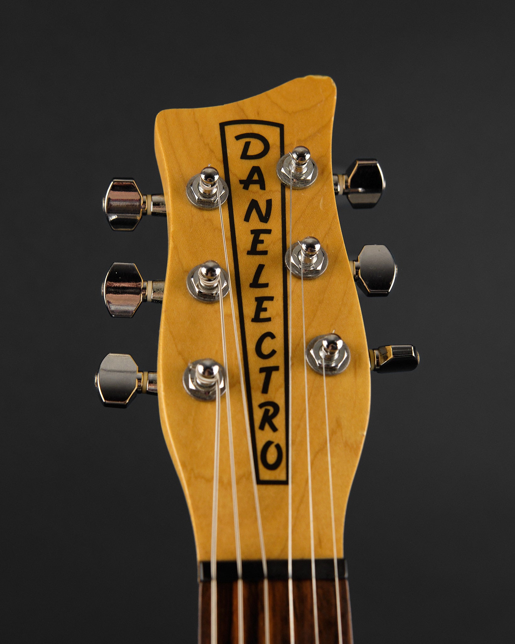 Danelectro Hodad with Tremolo Red (Second-Hand) - headstock front | Replay Guitars