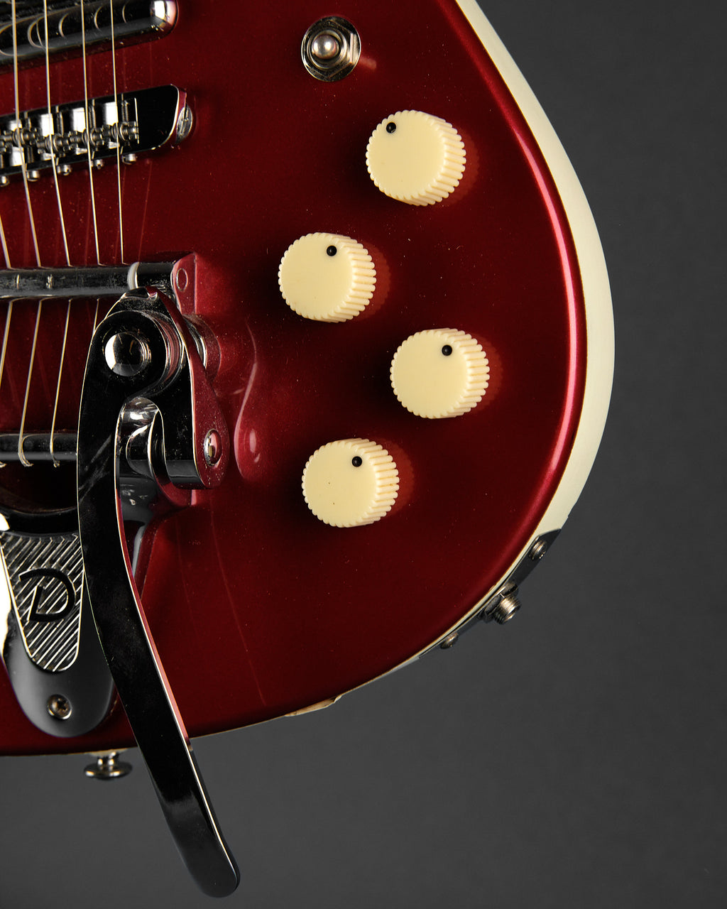 Danelectro Hodad with Tremolo Red (Second-Hand) - detail photo 3 | Replay Guitars