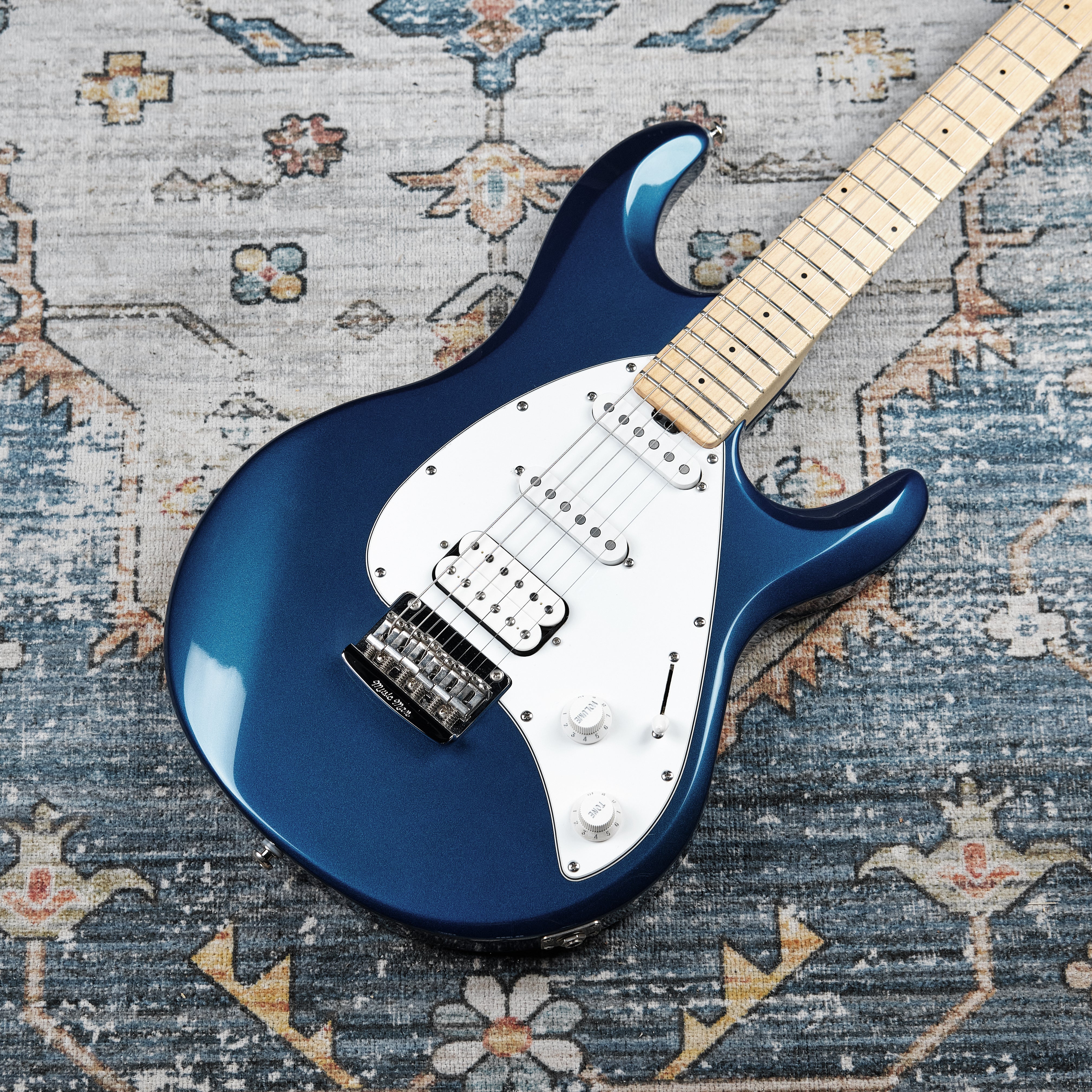 Ernie Ball Music Man Silhouette Special HSS Blue Pearl (Second-Hand)